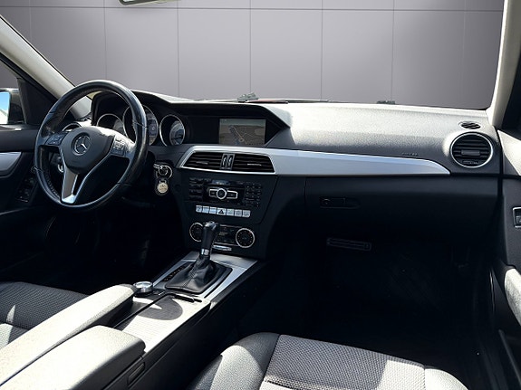 Mercedes-Benz C180 9 of 16