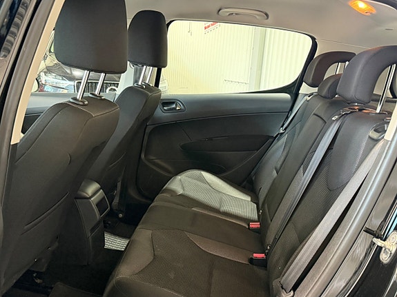Peugeot 308 11 of 14