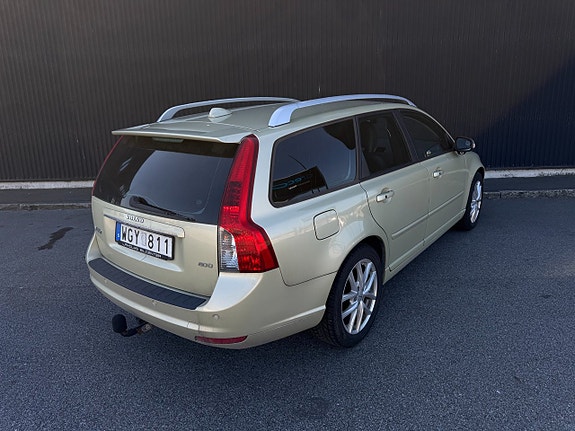 Volvo V50 3 of 11