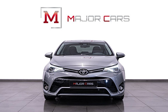 Toyota Avensis 2 of 5