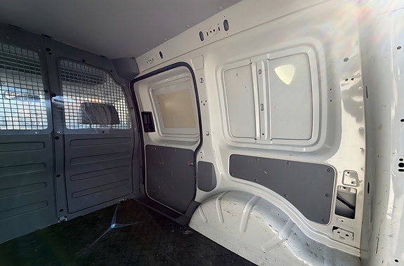 Volkswagen Caddy 19 of 19