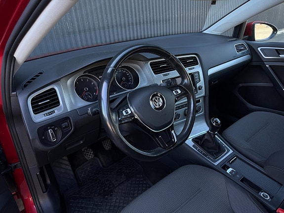 Volkswagen Golf VII 9 of 12