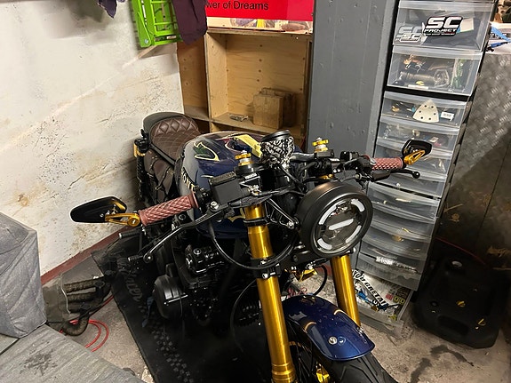 Honda CB750  Caferacer 5 of 9