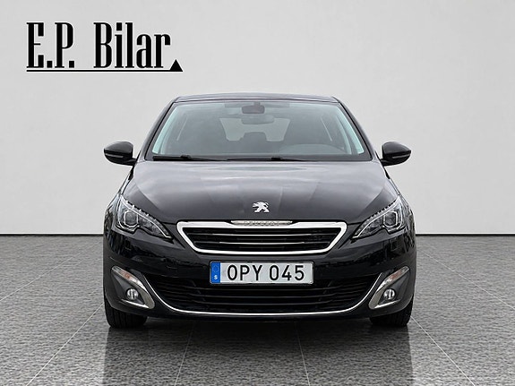 Peugeot 308 2 of 5
