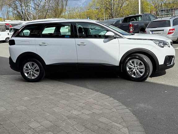 Peugeot 5008 3 of 5
