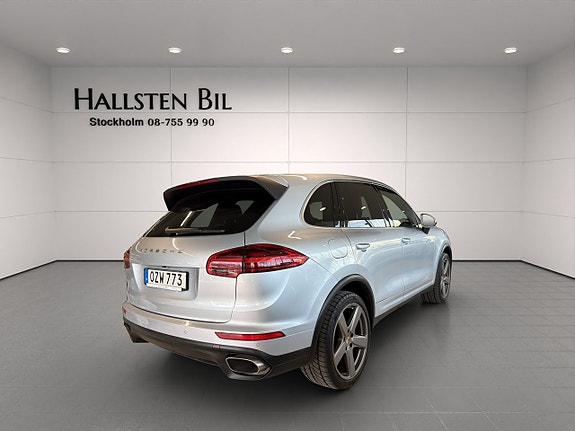 Porsche Cayenne 5 of 5