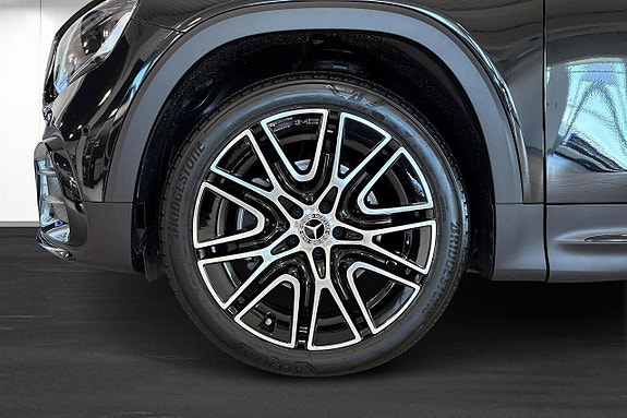 Mercedes-Benz GLB200 5 of 5