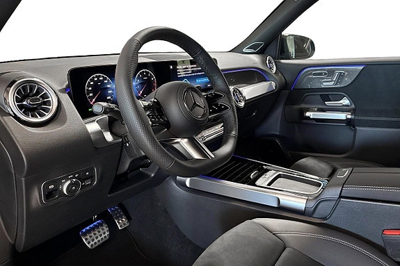 Mercedes-Benz GLB200 6 of 12