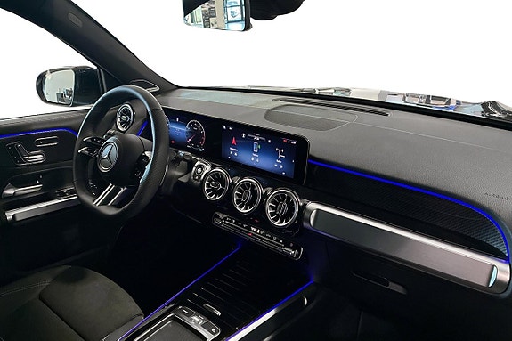 Mercedes-Benz GLB200 9 of 12