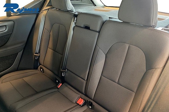 Volvo XC40 12 of 17