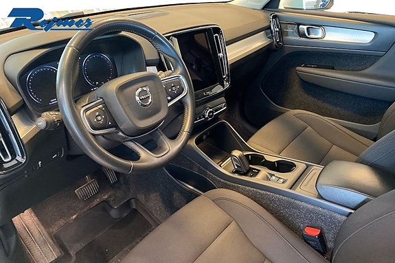 Volvo XC40 4 of 5