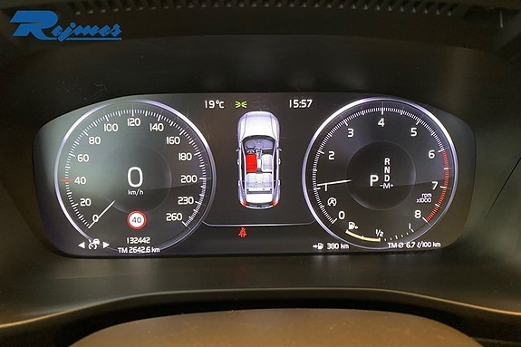 Volvo XC40 6 of 17