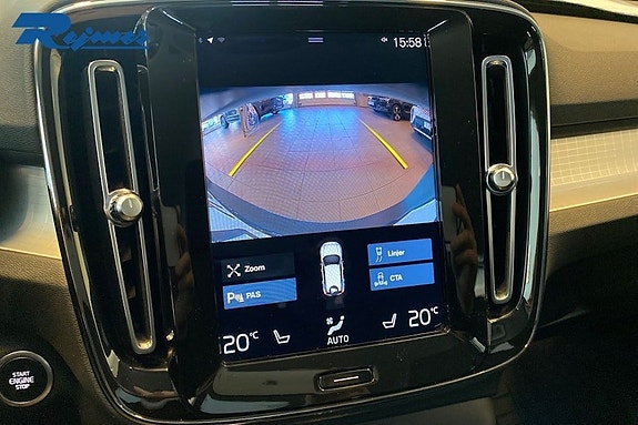 Volvo XC40 8 of 17