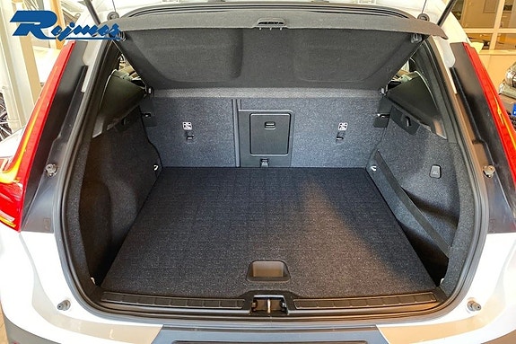 Volvo XC40 13 of 17