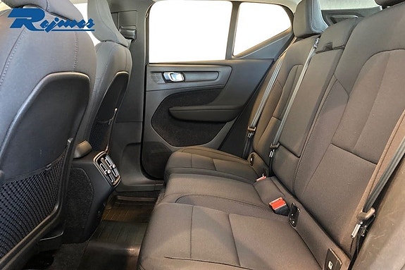 Volvo XC40 11 of 17