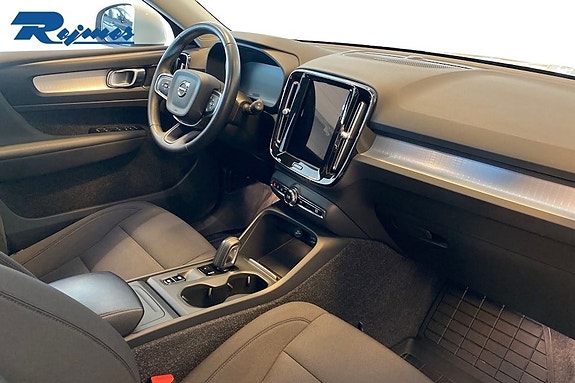Volvo XC40 10 of 17