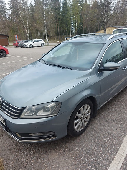Volkswagen Passat 2 of 5