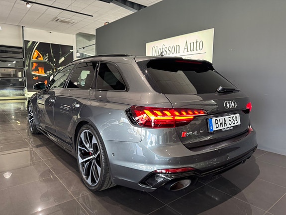 Audi RS4 2 of 5