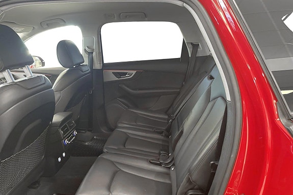 Audi Q7 10 of 12