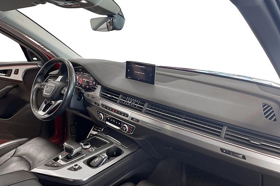 Audi Q7 9 of 12