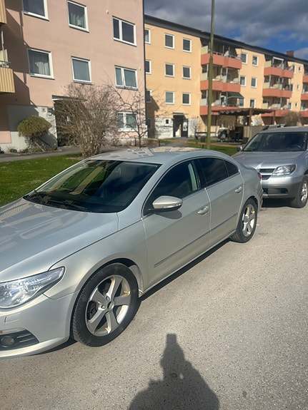 Volkswagen Passat CC 2 of 5
