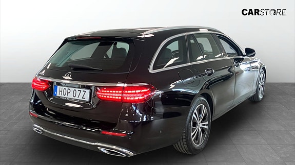 Mercedes-Benz E200 d 2 of 5