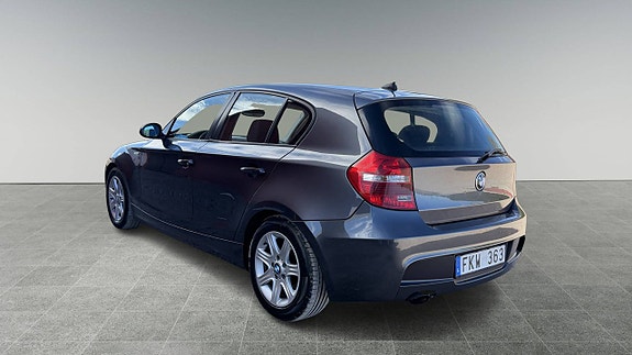 BMW 118d 2 of 5
