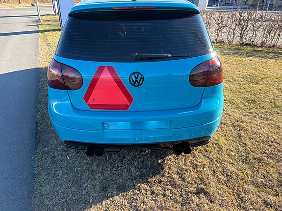 Volkswagen Golf V 2 of 11