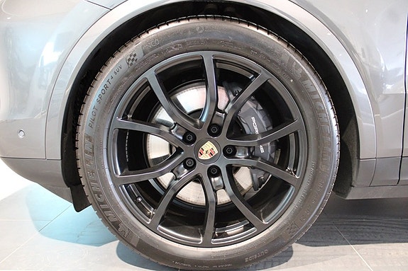 Porsche Cayenne 9 of 21