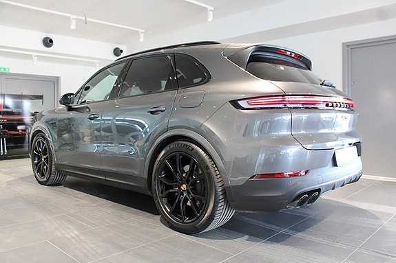 Porsche Cayenne 6 of 21