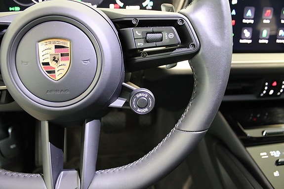 Porsche Cayenne 14 of 21