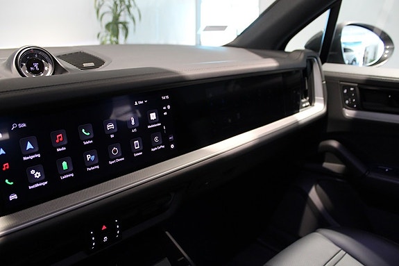 Porsche Cayenne 15 of 21