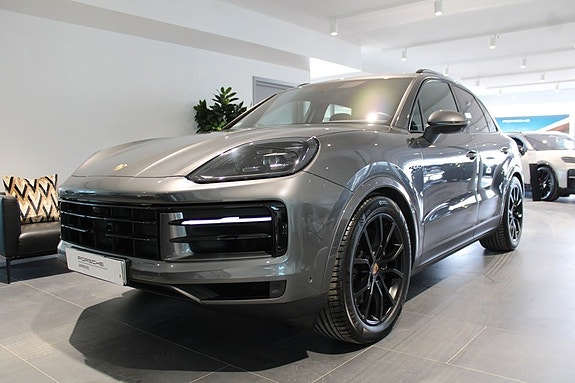 Porsche Cayenne 5 of 5