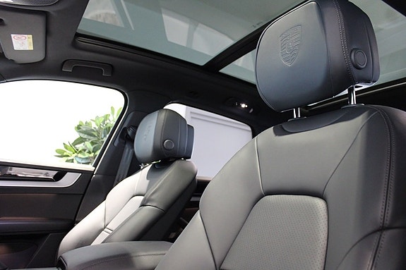 Porsche Cayenne 8 of 21