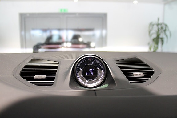 Porsche Cayenne 13 of 21