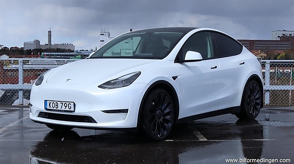 Tesla Model Y 2 of 5