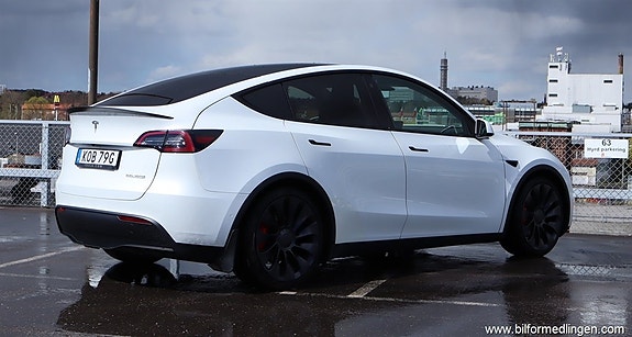 Tesla Model Y 3 of 5