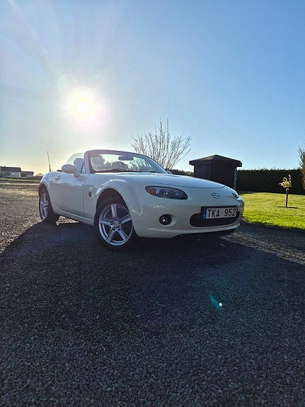 Mazda MX-5 2 of 5