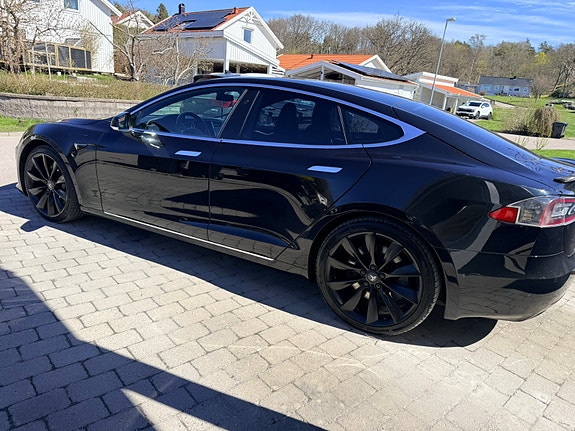 Tesla Model S 2 of 12