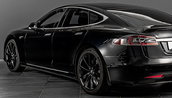 Tesla Model S 10 of 12
