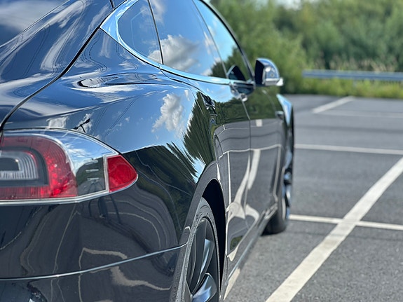 Tesla Model S 5 of 12