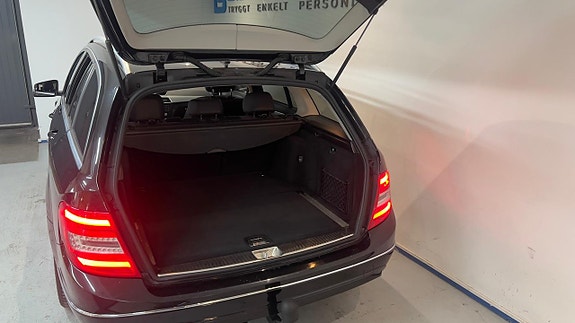 Mercedes-Benz C220 6 of 12