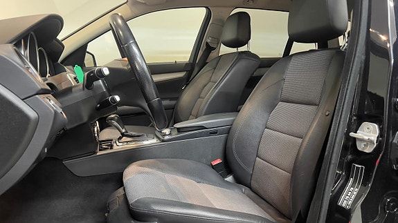 Mercedes-Benz C220 9 of 12
