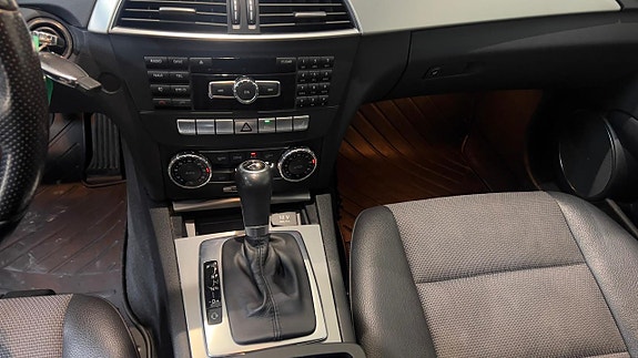 Mercedes-Benz C220 8 of 12