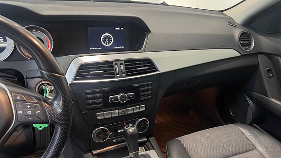 Mercedes-Benz C220 11 of 12