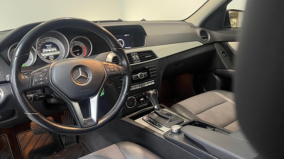 Mercedes-Benz C220 7 of 12