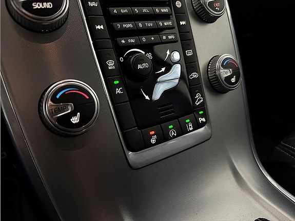Volvo XC70 18 of 27