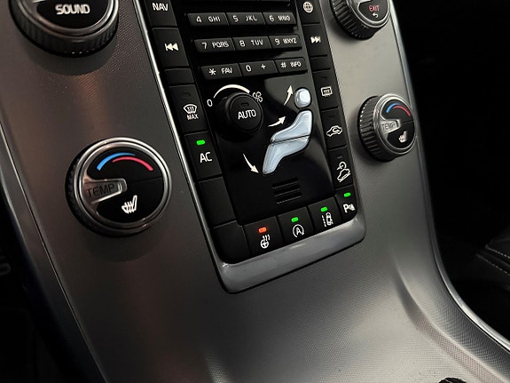 Volvo XC70 18 of 30
