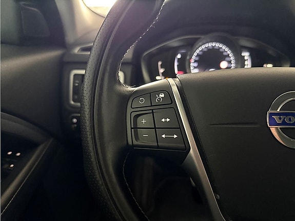 Volvo XC70 13 of 27