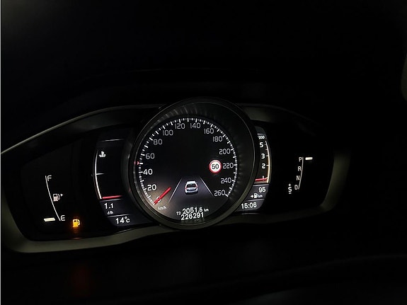 Volvo XC70 15 of 27
